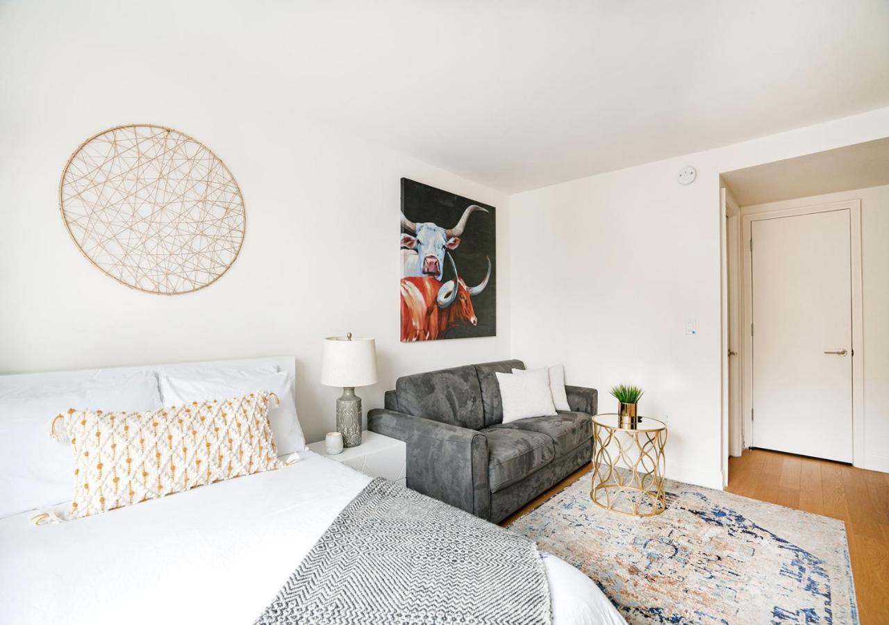 Unique Studio At East Side Apartment